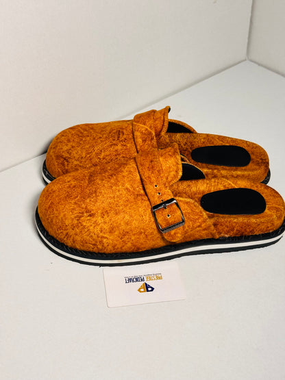 The Prestige Mules (Suede) | zoomed in